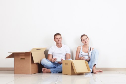 Moving van service for homes in Newington