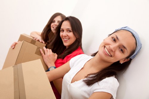 Moving van support for flat and house moves in Newington