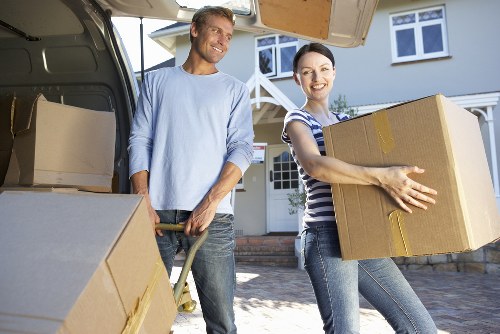 Local house removals service for homes and flats in Newington